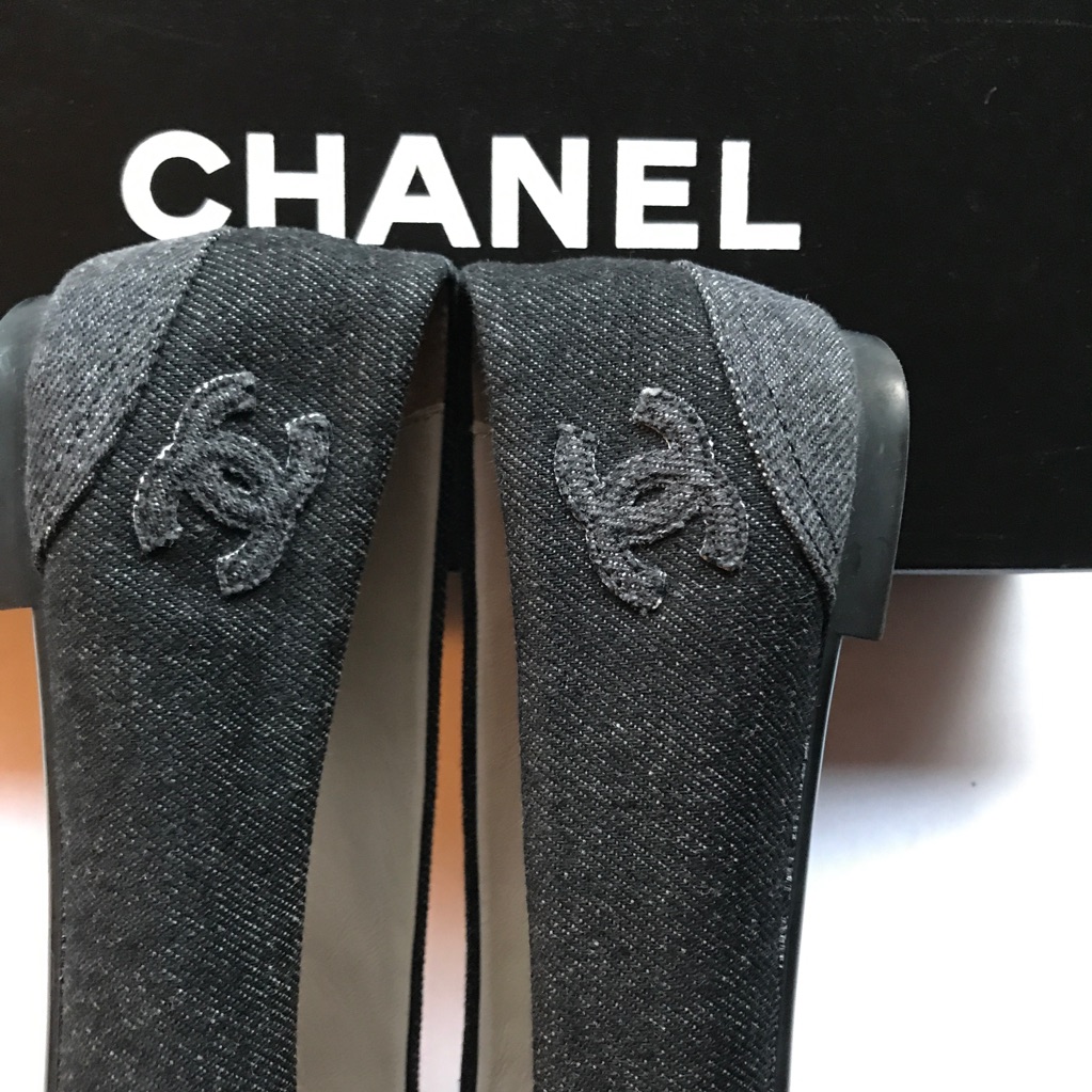 Authentic Chanel Denim Ballet Flats 37.5 - Fits 7